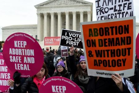 معركة الإجهاض.. حقوق الإمریكيات خاضعة للحسابات الإنتخابية