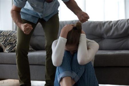 دراسة: النساء اللاتي تعرضن للعنف المنزلي أكثر عرضة للإصابة بـ«الربو والحساسية»