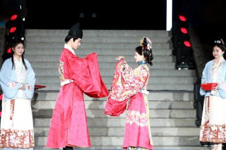 السلطات الصينية وسيط لثني الأزواج عن الطلاق