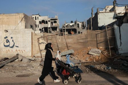 فورين بوليسي: أرامل غزة يناضلن من أجل حياة أسرهن