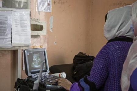 الوضع المعيشي والأعراف عقبات تواجه الحوامل في أفغانستان