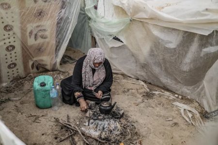 نساء غزة يعشن ظروفاً لا تطاق ويعانين فقدان الخصوصية