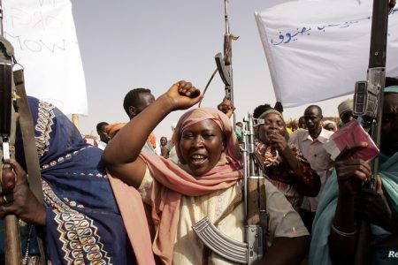 معسكرات لتدريب النساء في السودان.. ما الدوافع ومن يقف وراءها؟