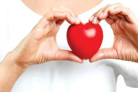 طبيبة تقدم نصيحة للنساء فوق سن ۶۰ عاما لتجنب قصور القلب