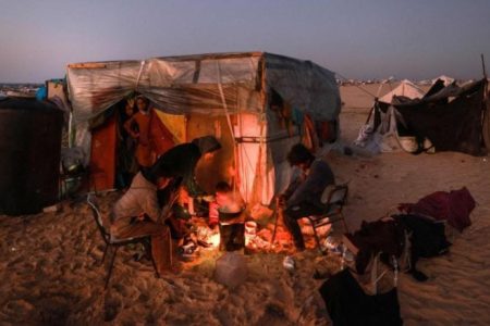 موائد رمضان بلا طعام.. وهموم جديدة على أكتاف النساء في غزة !