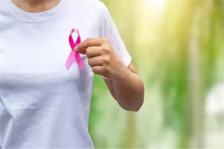الألم والتعب المستمر الأبرز.. ۵ علامات تشير إلى عودة سرطان الثدي