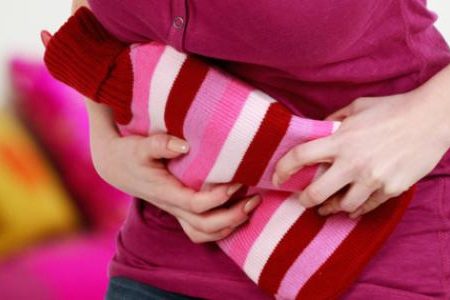 ۵ علاجات منزلية سريعة المفعول للتخلص من تشنجات الدورة الشهرية