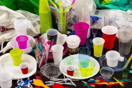 نصائح لربات البيت لتقليل وصول المواد البلاستيکية الدقيقة إلی أطفالهم