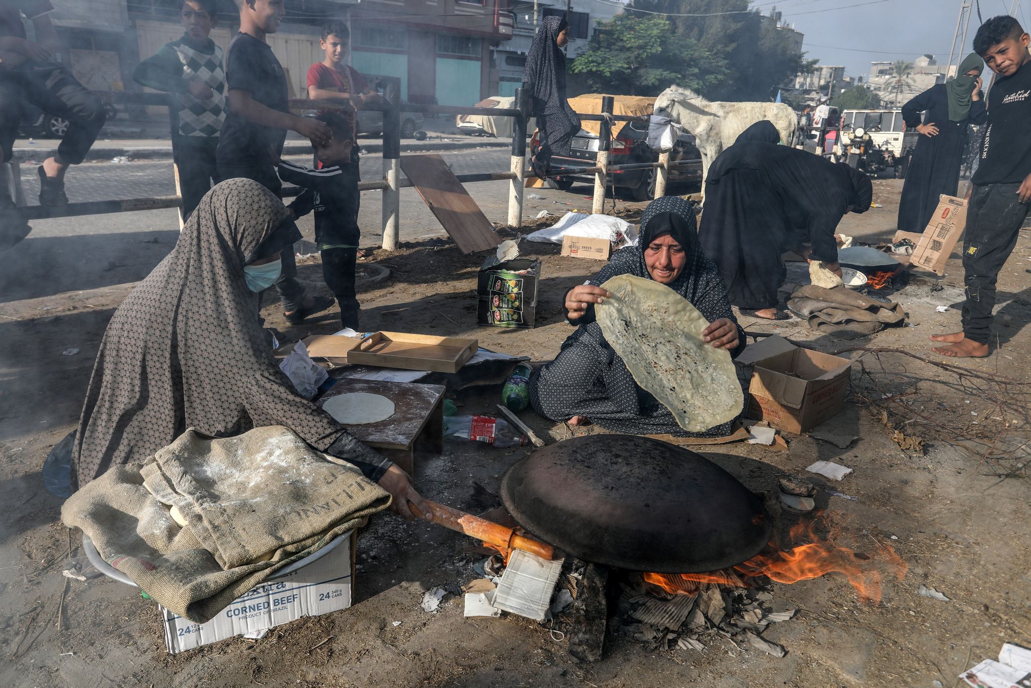 من وصفات الطعام إلى وصفات النجاة: حكاية أم غزاوية تحت الحصار والقصف