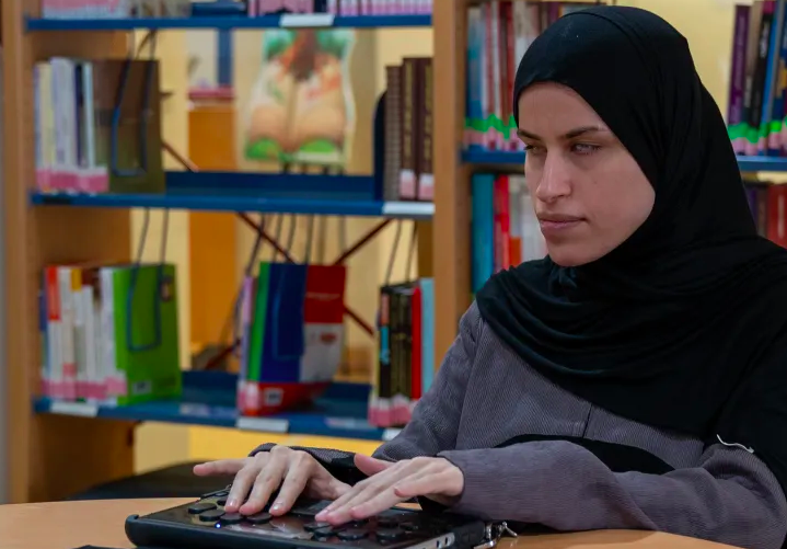نورة المسلماني.. خريجة بالأمس ومعلّمة اليوم في مدارس الدمج بالدوحة