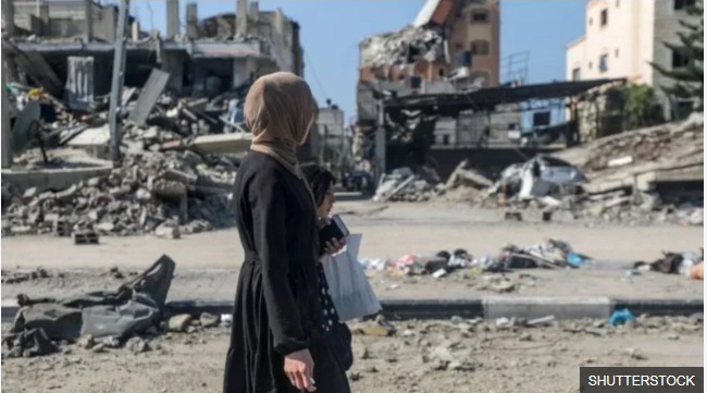 من حلم الميدان إلى مركز الإيواء… صحفيات المستقبل بلا مدارس في غزة 