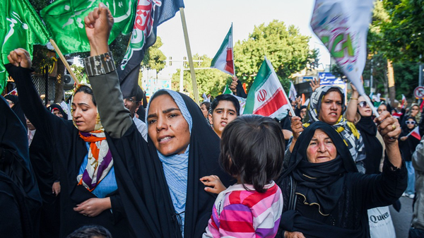 تهويدة المقاومة: نغمات الأمهات في طهران