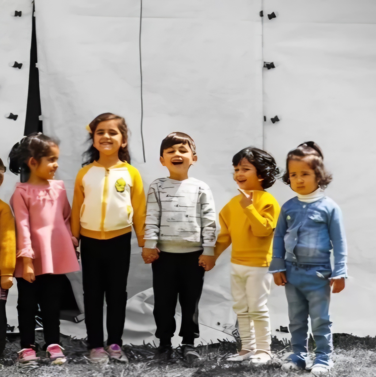 كيف نهدئ الطفل عندما يبدأ بالدفاع؟