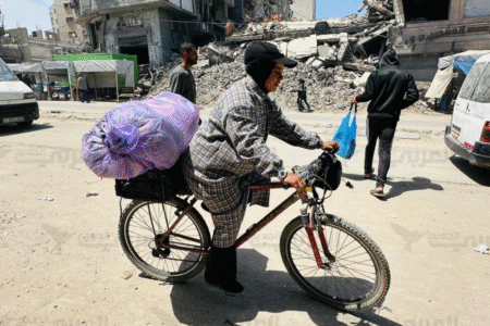 سمية الشريف… فلسطينية في غزة تقطع مسافات على دراجتها لإعالة أسرتها