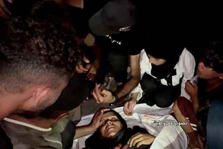 وفاة أم لسبعة أطفال أثناء انتظار المساعدات الغذائية في غرب رفح