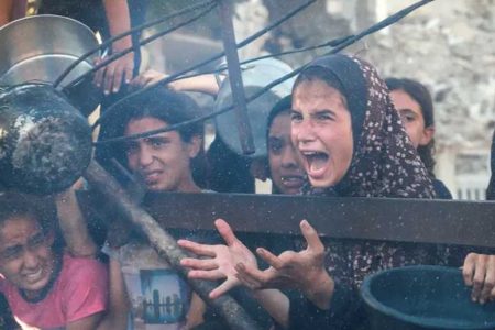 ثلث سكان غزة حُرموا الطعام لأيام.. والأطفال ينامون ببطون خاوية