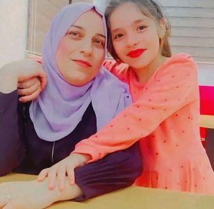 ميار تنعى والدتها التي استشهد على بعد أمتار منها