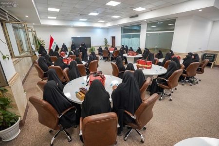 أكثر من ۱۵۰۰ خادمة ومتشرّفة يُقدِّمنَ مختلف الخدمات لزائرات الأربعين 