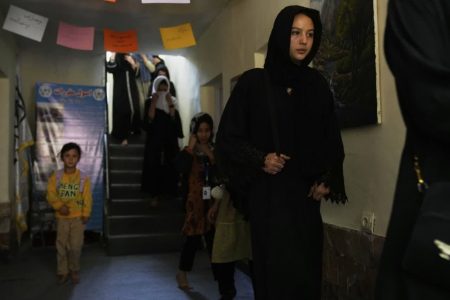 «طالبان» حوّلت القضاءَ الأفغاني إلى سيفٍ مسلَّطٍ على رقاب