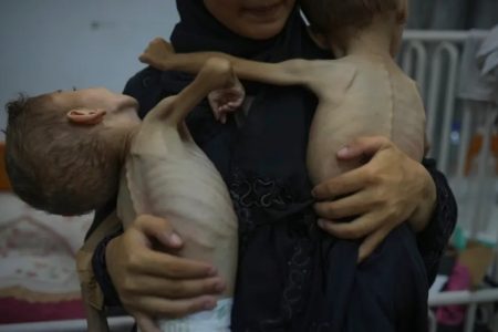 كاتبة إسرائيلية: من يتجاهل مجاعة غزة ينتهك التعاليم اليهودية