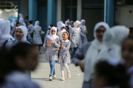 التعليم في فلسطين.. من فضاءات للمعرفة إلى ملاذات للصمود