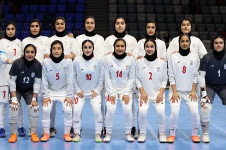 منتخب إيران لكرة الصالات سيدات يضع بصمة تاريخية بفوز ساحق ۱۴-۰ على البحرين