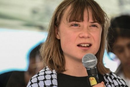 إسرائيل تحتجز غريتا ثونبرغ: تفاصيل الاعتقال والظروف القاسية للناشطة السويدية