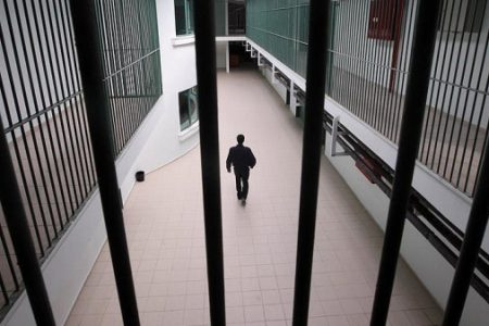 تقرير حقوقي يكشف تفاصيل صادمة عن امرأة من غزة تعرضت لانتهاكات جسيمة داخل السجون الإسرائيلية