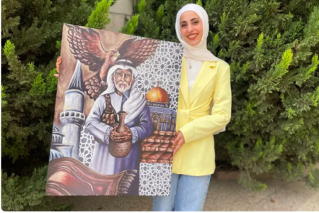 ميرا غنيم… الفنانة الفلسطينية التي رسمت القدس وفازت بجائزة عربية مرموقة
