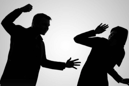 عندما يصبح المال سلاحاً في العنف الأسري