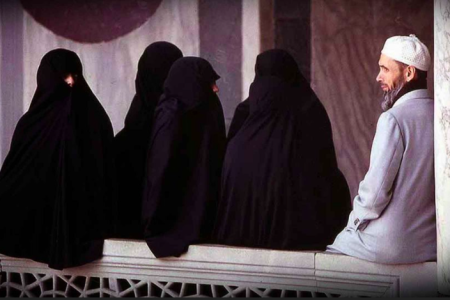 زيادة صادمة في تعدد الزوجات بمصر لعام ۲۰۲۴: أرقام الجهاز المركزي للتعبئة العامة والإحصاء تكشف ارتفاع الطلاق وانخفاض المواليد