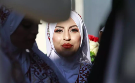 ثوب الفرح في غزة: عرس جماعي فوق ركام الحرب يُعيد الأمل للحياة