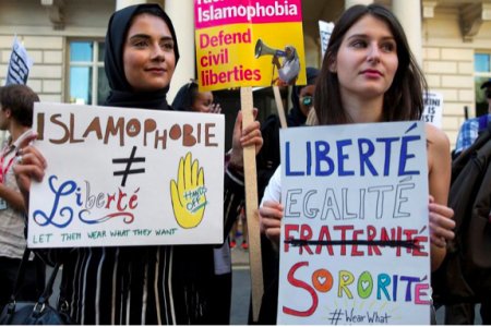تقرير حقوقي: ثلث المسلمين في فرنسا تعرضوا للتمييز الديني… وارتفاع يستهدف المحجبات