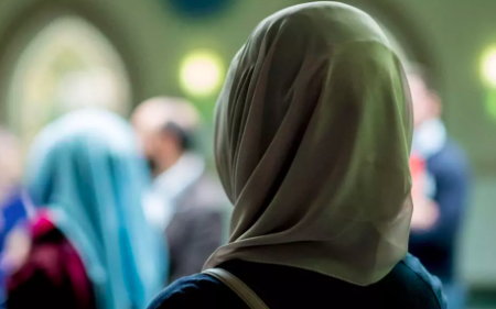 تقرير فرنسي يكشف تصاعد التمييز الديني في البلاد… والمسلمون في صدارة المتضررين