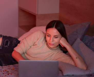 الذكاء الاصطناعي وصناعة الإباحية: أرباح بمليارات الدولارات ومخاطر غير مسبوقة