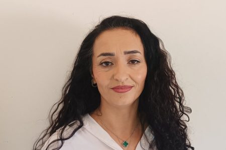 ناشطة مدنية تحذر: النساء في سوريا بلا حماية وسط فوضى الأمن وضعف القوانين