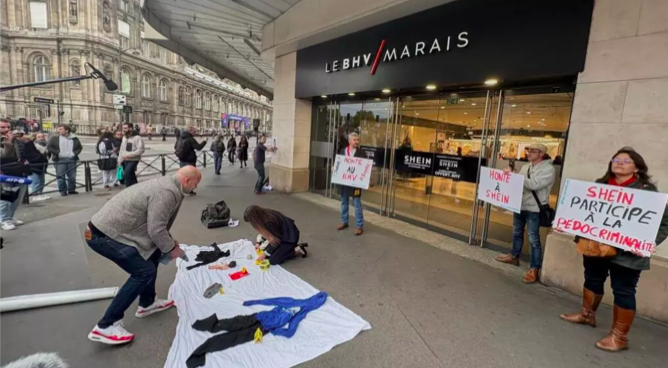 دمى جنسية بملامح طفولية