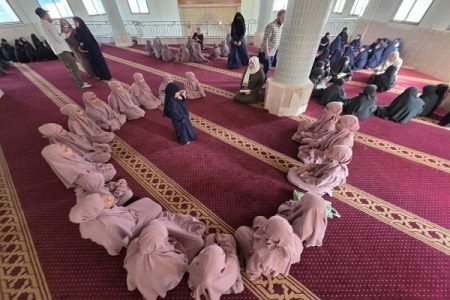 مدرسة قرآنية في خانيونس وسط ركام الحرب تداوي الأرواح بالإيمان والأمل